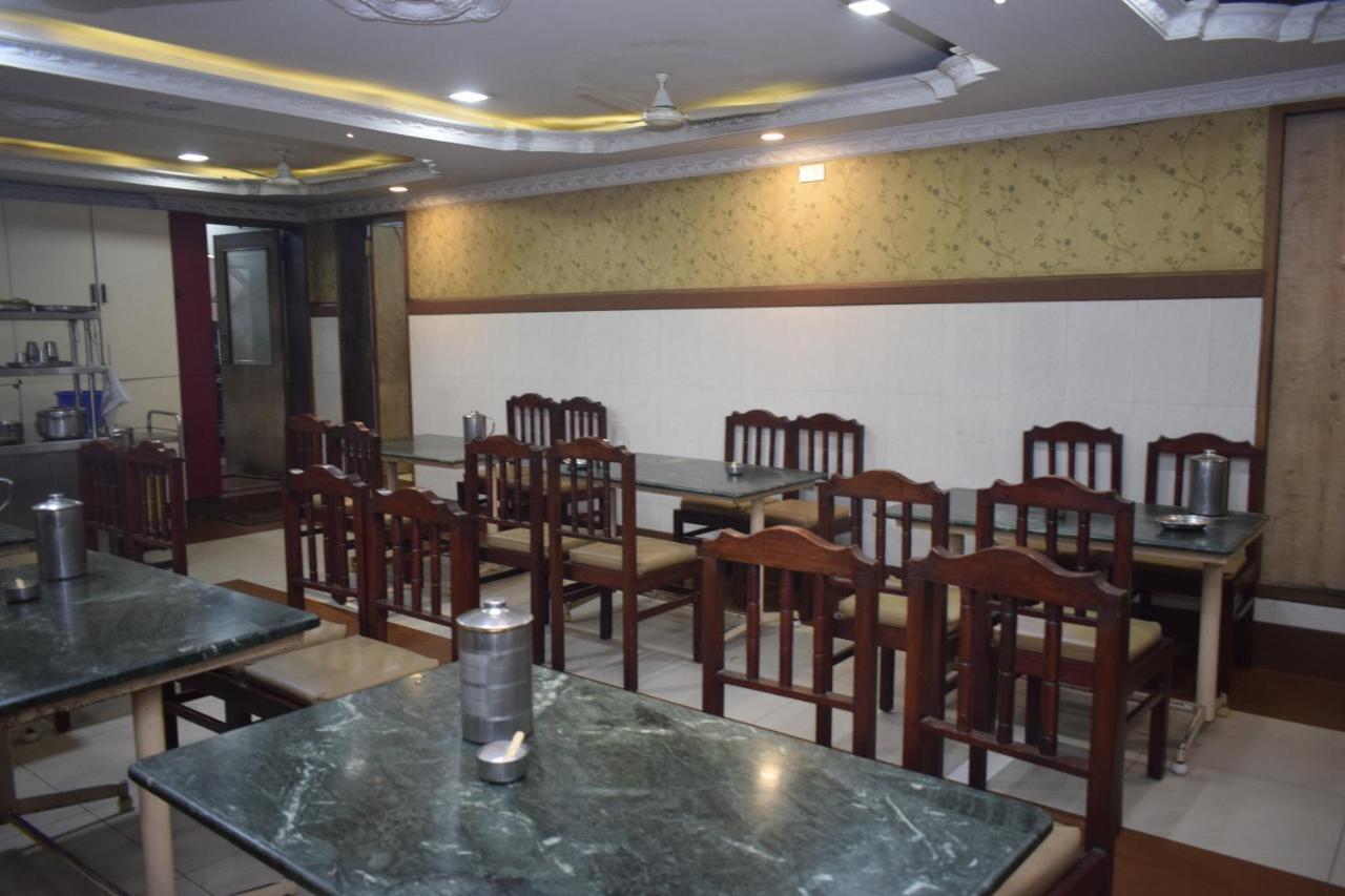 Sri Krishna Hotel 3*